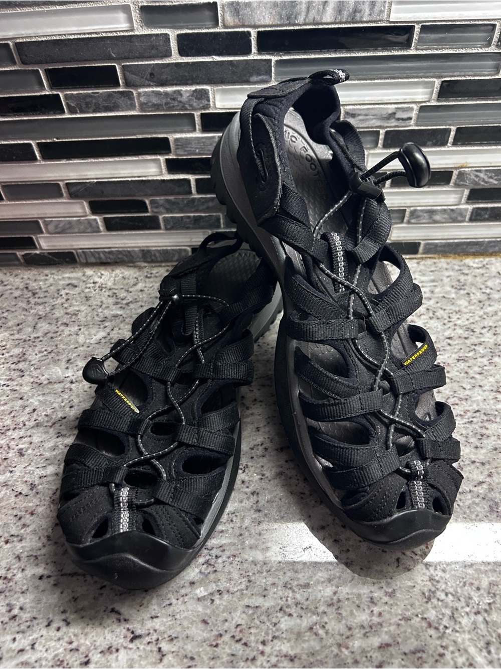 KEEN Women’s Black Strappy Sport Sandals-waterproof size 11 NWOB